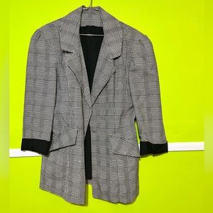 Chic slightly oversized blazer with POCKETS